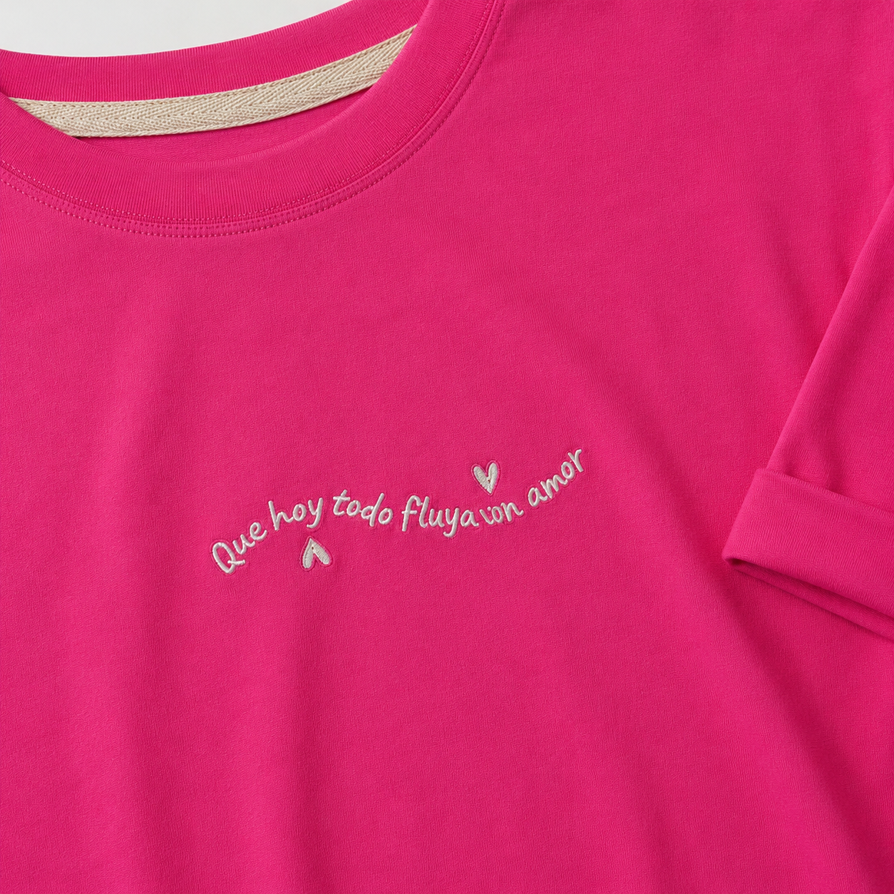 Camiseta Fuccia Que Hoy Fluya, detalle