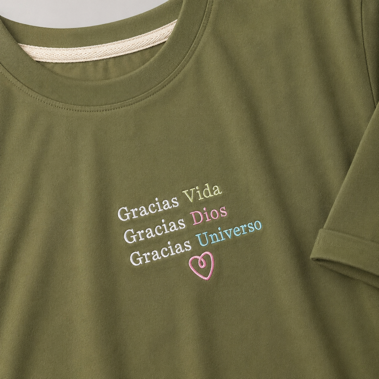 Camiseta Verde Gracias, detalle